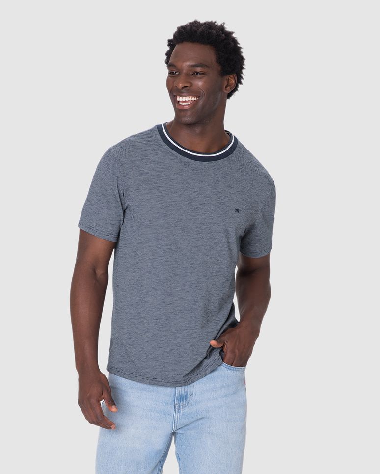 Camiseta Básica Masculina Gola Retilínea Em Malha Fio A Fio
