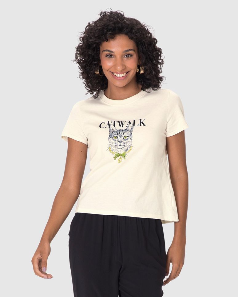 Camiseta Feminina Estampa Ilustrativa Catwalk Em Algodão