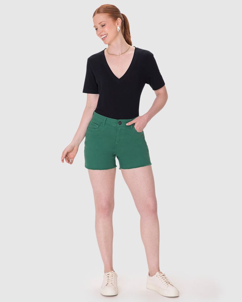 Shorts Feminino Comfort Barra Desfiada Em Sarja Com Elastano