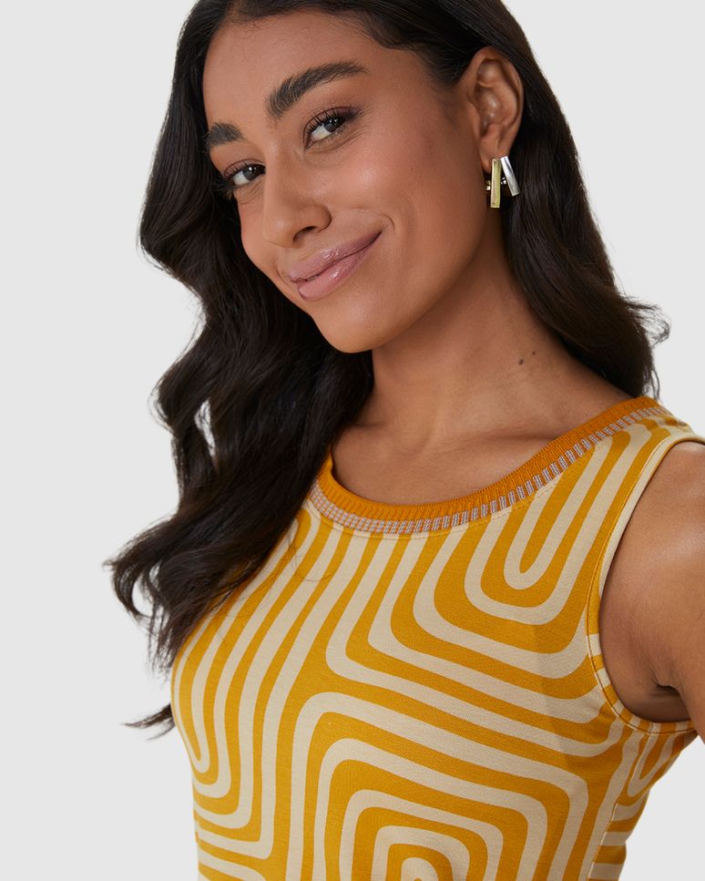 Regata Justa Feminina Estampada Gola Retilínea Em Viscose Stretch