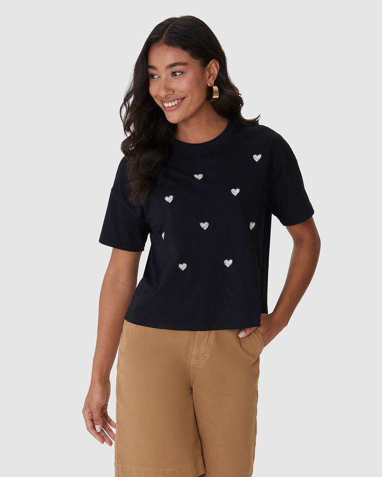 Camiseta Ampla Feminina com Bordados Frontais Delicados Em Algodão