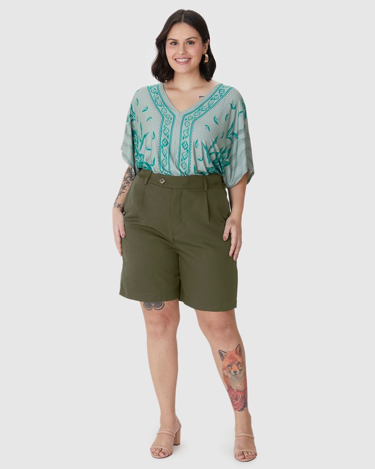 Shorts Feminino Plus Size Cós Transpassado Em Tecido Alfaiataria