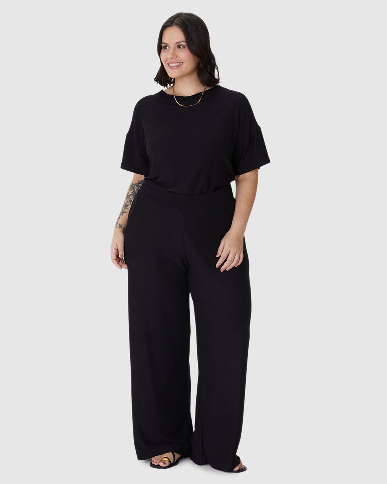 Calça Reta Feminina Plus Size Bolso Faca Em Malha Viscose Texturizada