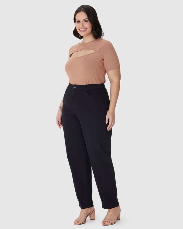 Calça Feminina Plus Size Mom Cintura Alta Em Sarja Com Elastano