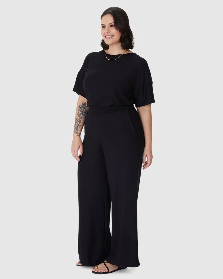 Calça Reta Feminina Plus Size Bolso Faca Em Malha Viscose Texturizada