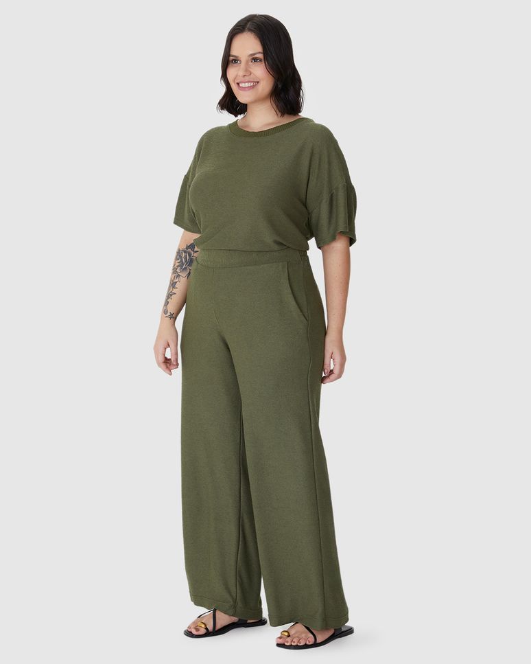 Calça Reta Feminina Plus Size Bolso Faca Em Malha Viscose Texturizada