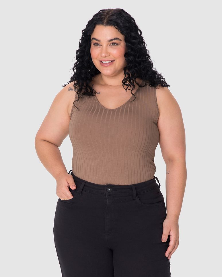 Regata Básica Feminina Plus Size Decote V Em Canelado De Viscose