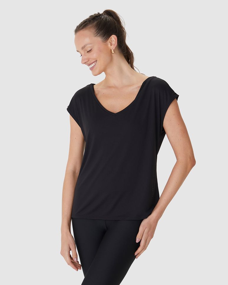 Blusa Esportiva Feminina Living On The Move Em Malha Dry E Proteção UV50+