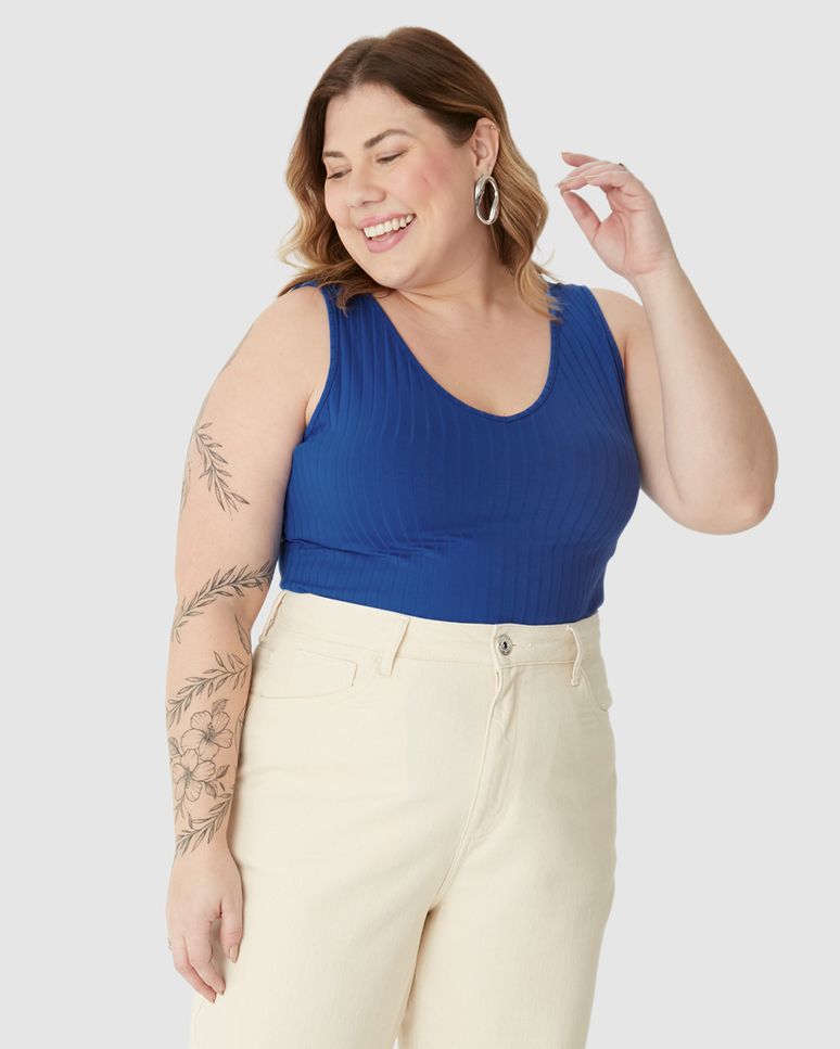 Regata Básica Feminina Plus Size Decote V Em Canelado De Viscose