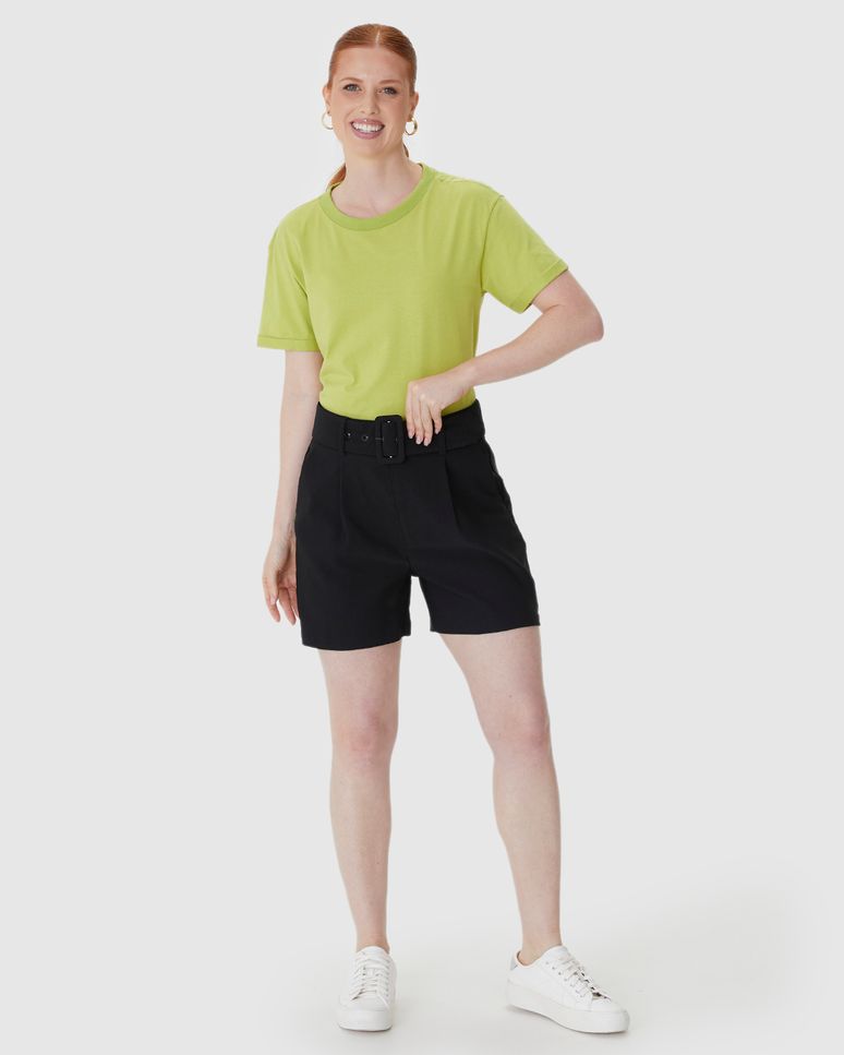 Shorts Alfaiataria Feminino Com Cinto E Bolso Lateral