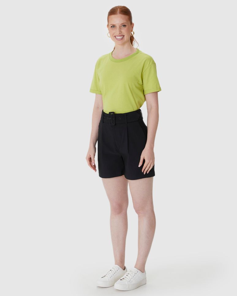 Shorts Alfaiataria Feminino Com Cinto E Bolso Lateral