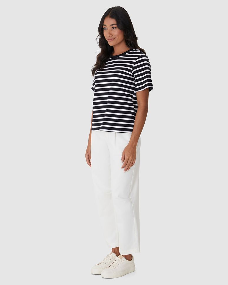 Camiseta Feminina Reta Manga Curta Em Malha Listrada