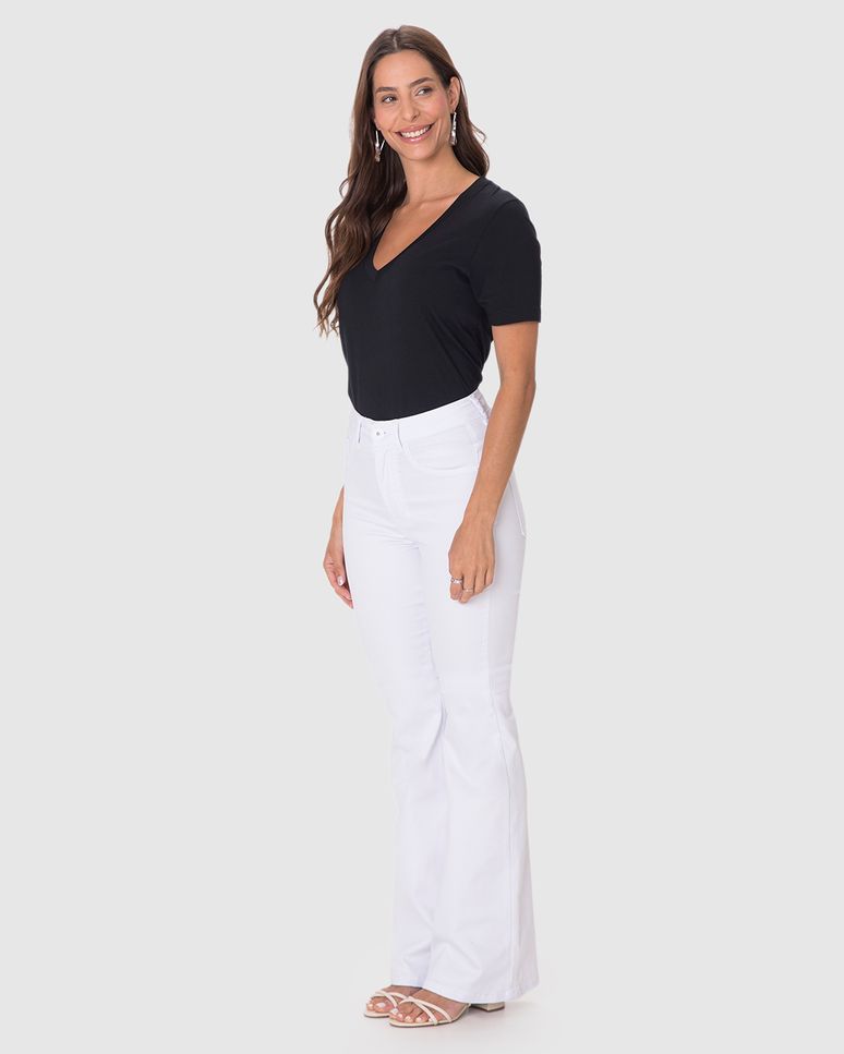 Calça Flare Feminina Bolso Funcional Em Sarja Com Elastano