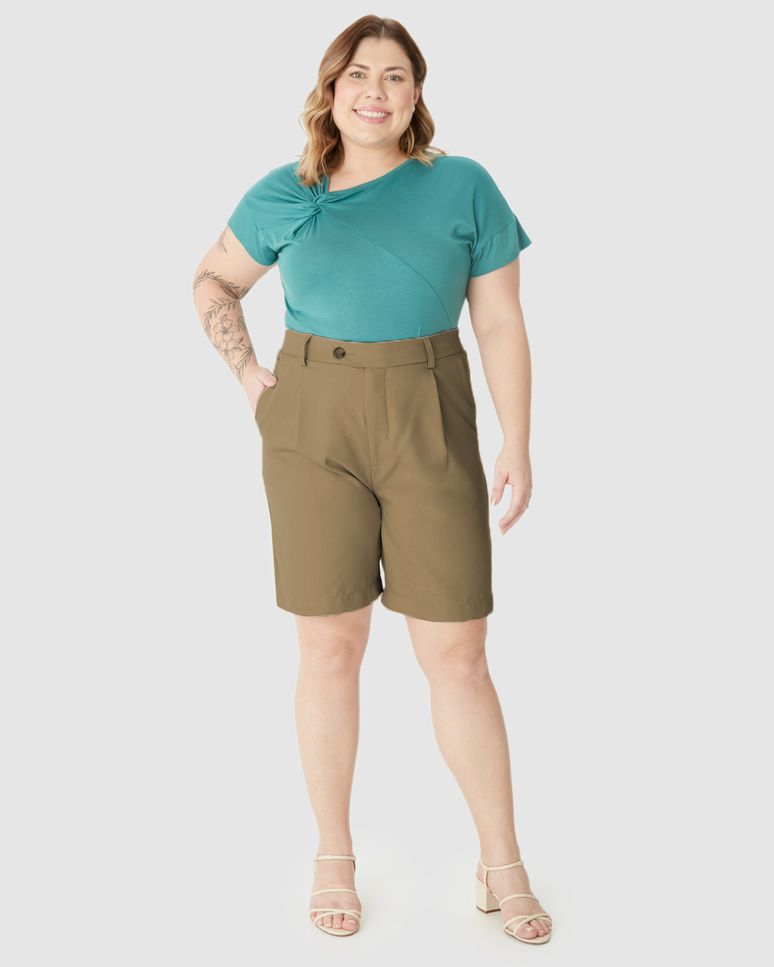 Shorts Feminino Plus Size Cós Transpassado Em Tecido Alfaiataria
