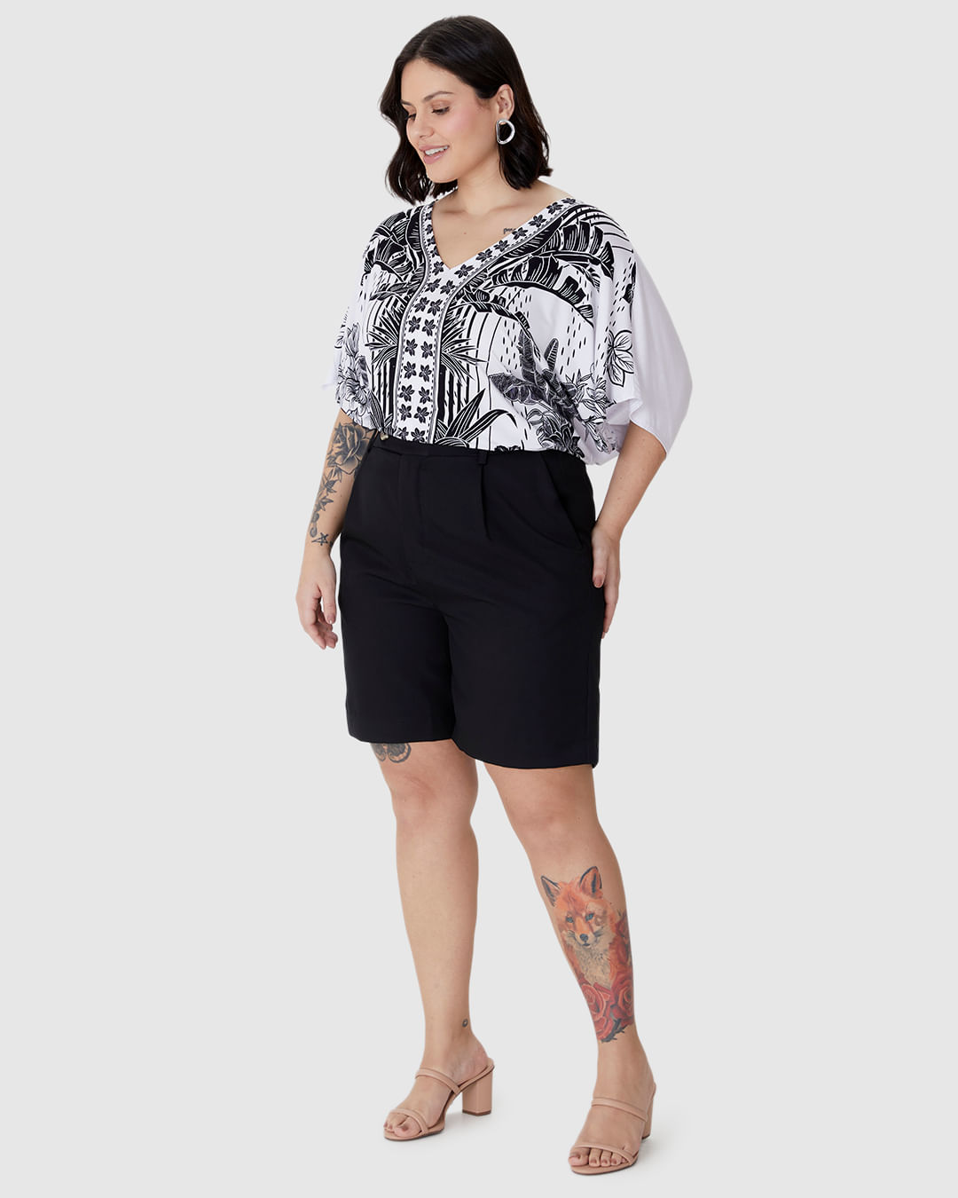 Shorts Feminino Plus Size Cós Transpassado Em Tecido Alfaiataria