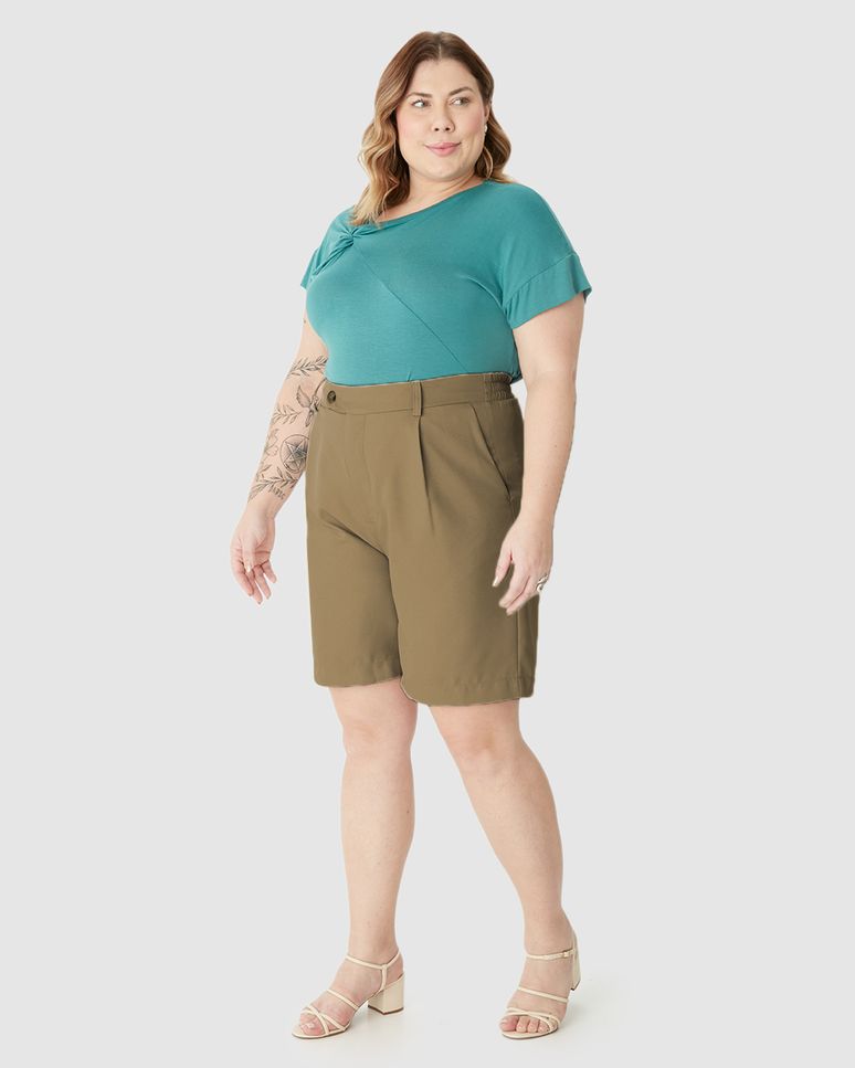 Shorts Feminino Plus Size Cós Transpassado Em Tecido Alfaiataria