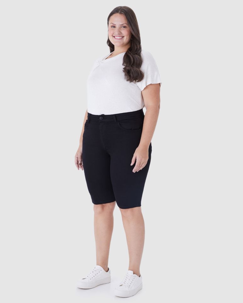 Bermuda Feminina Plus Size Ciclista Cintura Média Em Sarja Super Stretch