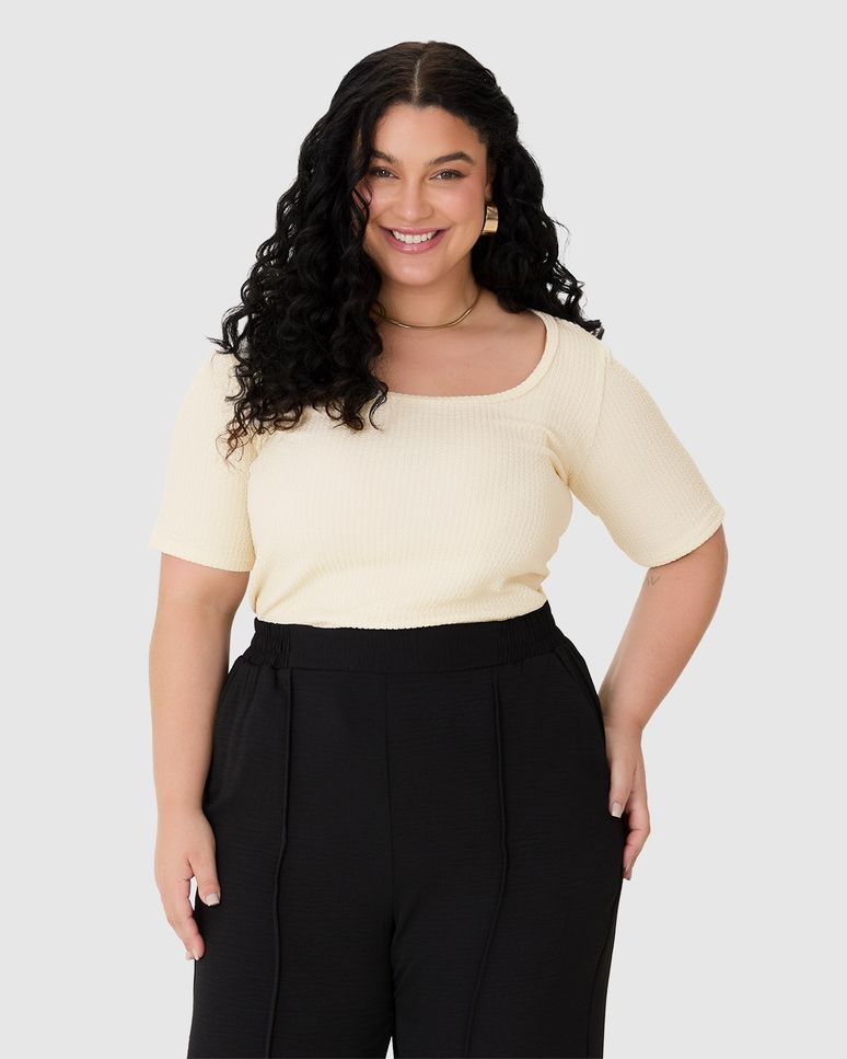 Blusa Feminina Plus Size Decote U Manga Curta Em Malha Texturizada