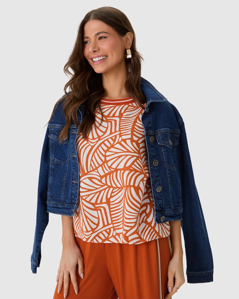 Blusa Ampla Feminina Estampada Gola Retilínea Em Viscolinho Texturizado