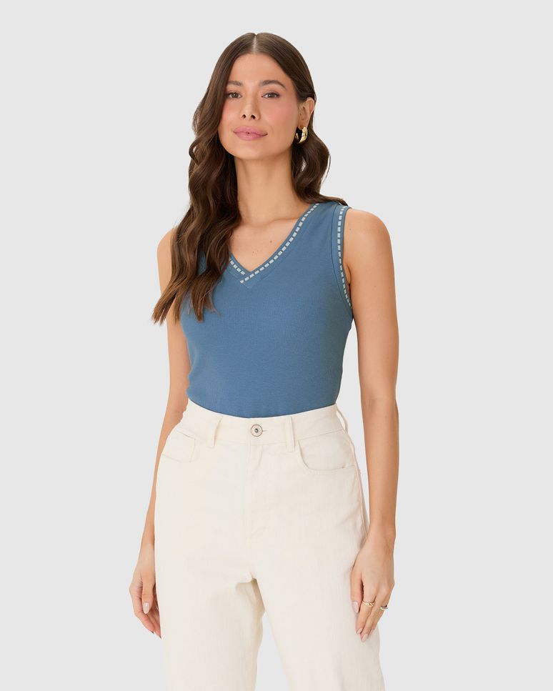 Regata Feminina Detalhe Retilínea Com Estampa Em Ribana