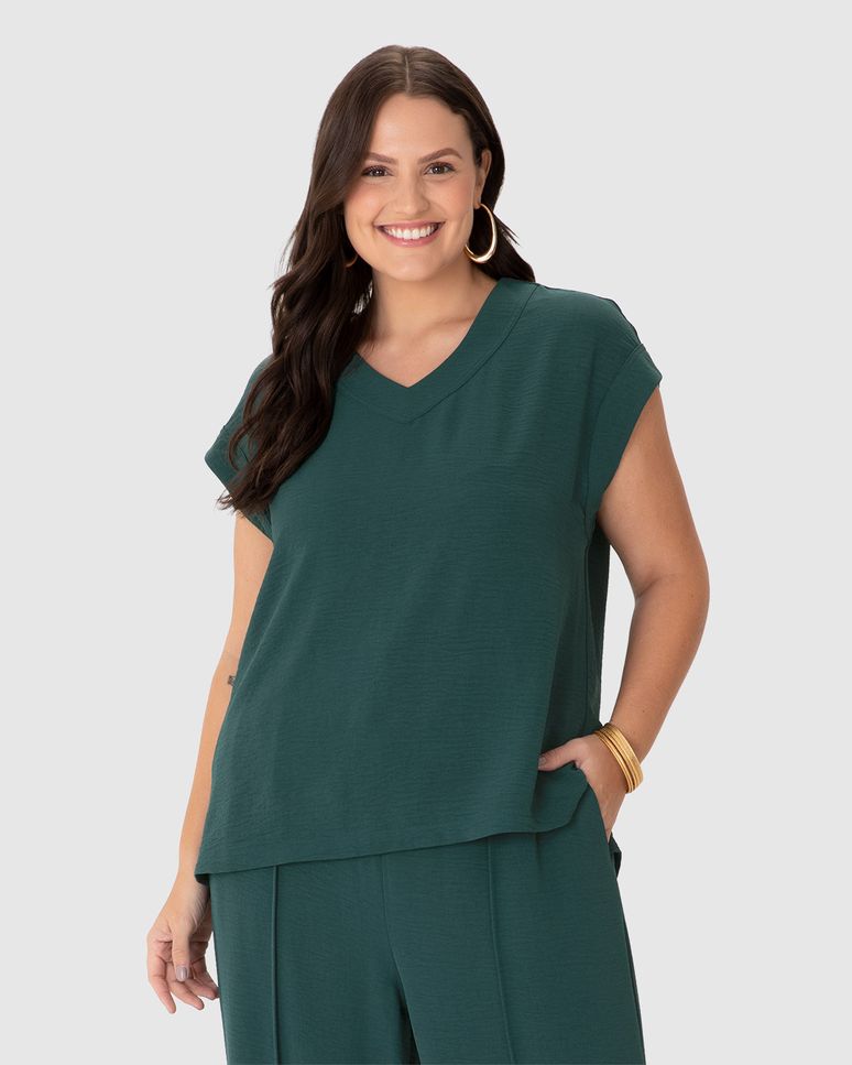 Blusa Feminina Plus Size Ampla Fenda Lateral Em Tecido Airflow