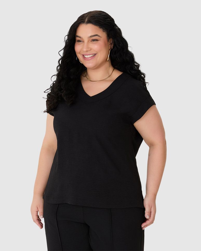 Blusa Feminina Plus Size Ampla Fenda Lateral Em Tecido Airflow
