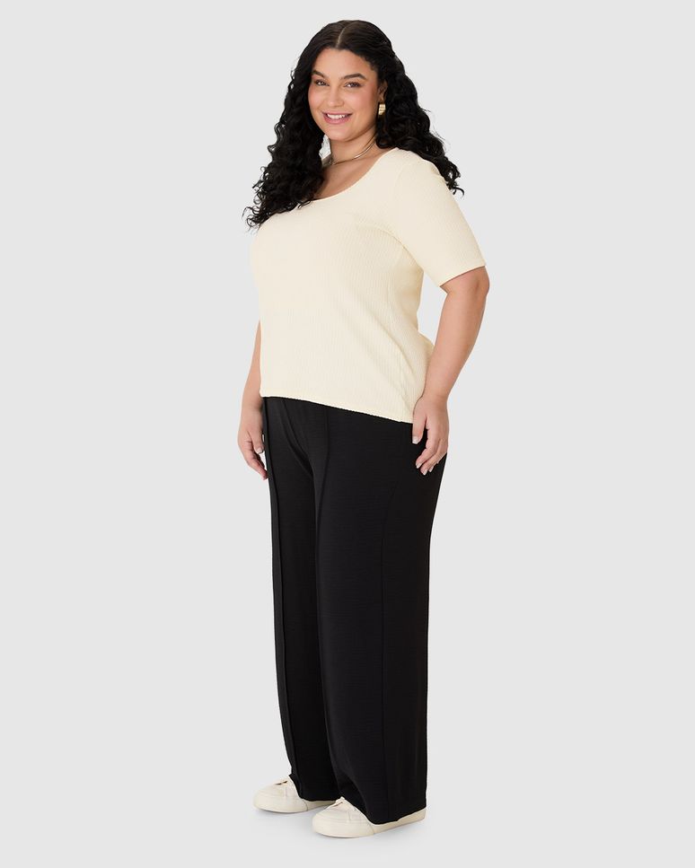 Blusa Feminina Plus Size Decote U Manga Curta Em Malha Texturizada