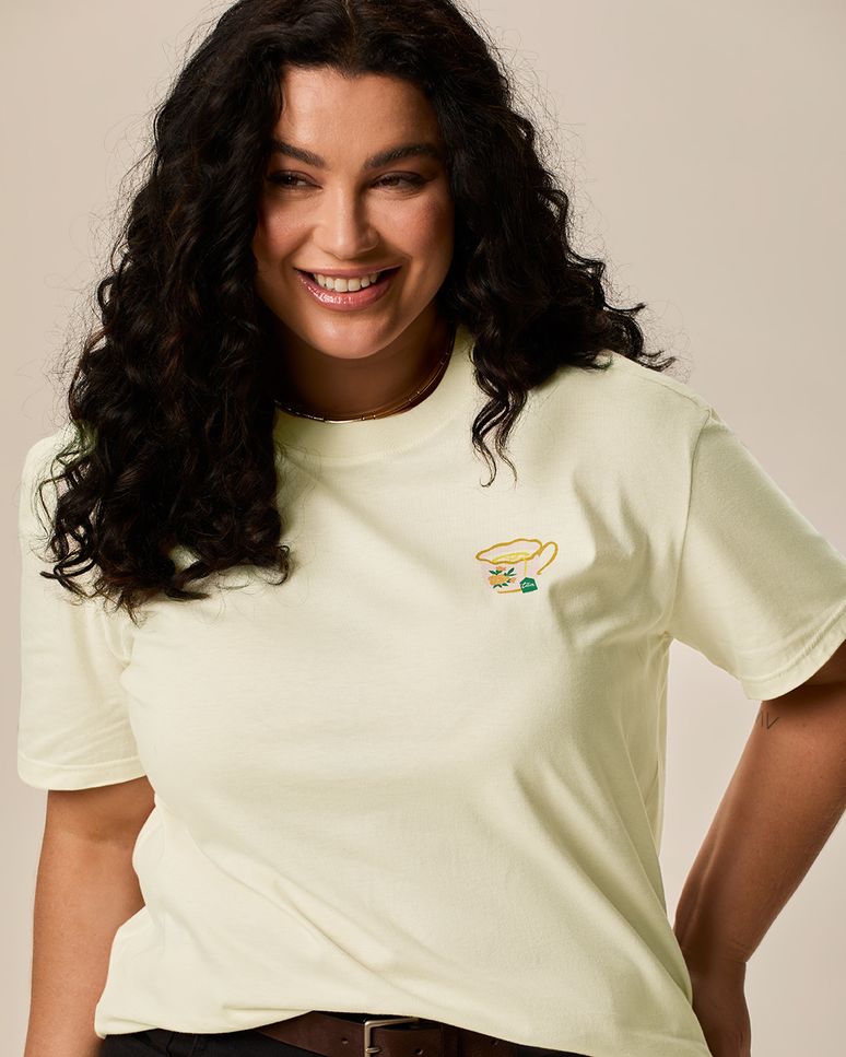 Camiseta Feminina Plus Size Estampa Chás Frente E Costas Em Algodão