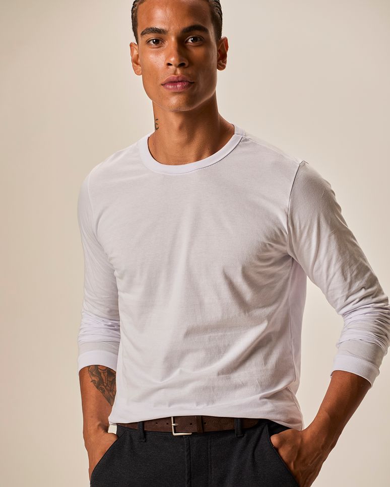 Camiseta Básica Masculina Punho Aplicado Em Algodão