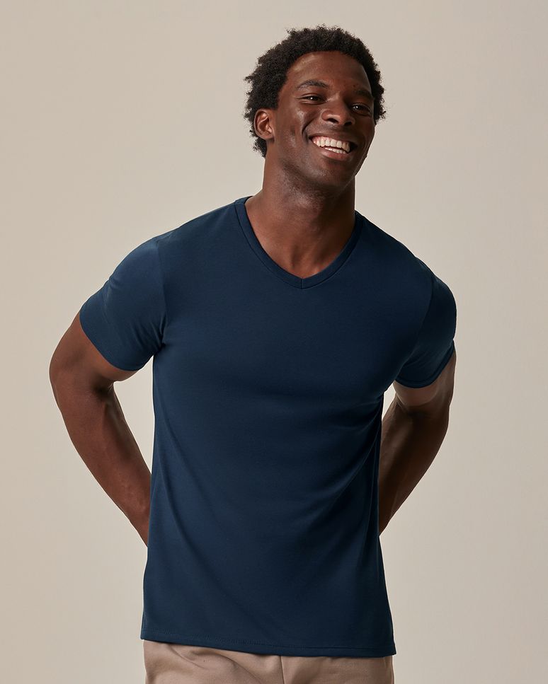 Camiseta Básica Masculina Gola V Em Algodão