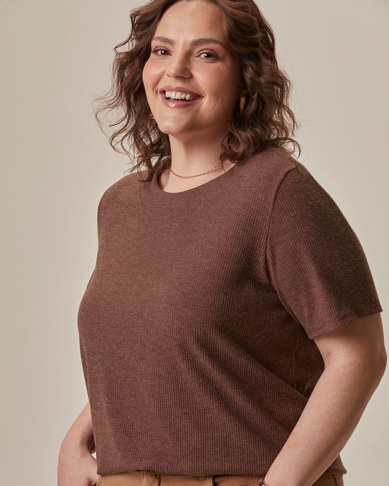 Blusa Feminina Plus Size Ampla Manga Curta Em Malha Canelada Rajada