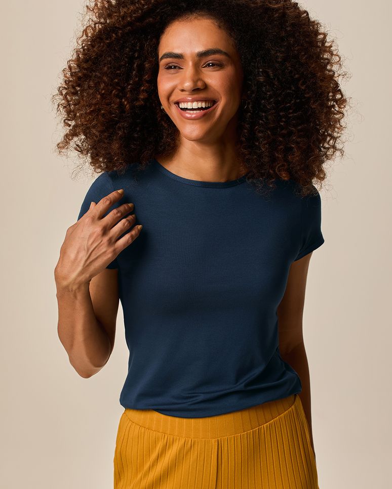 Blusa Básica Feminina Decote Redondo Em Viscose Stretch