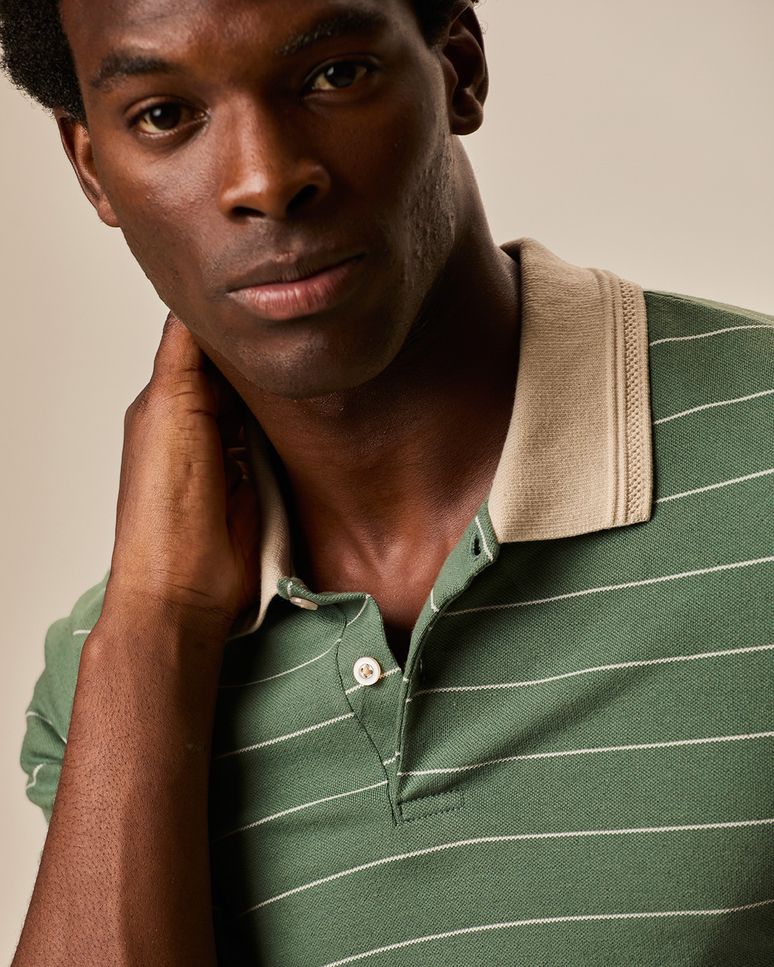 Camisa Polo Masculina Slim Listrada Abertura Lateral Em Piquet Linho