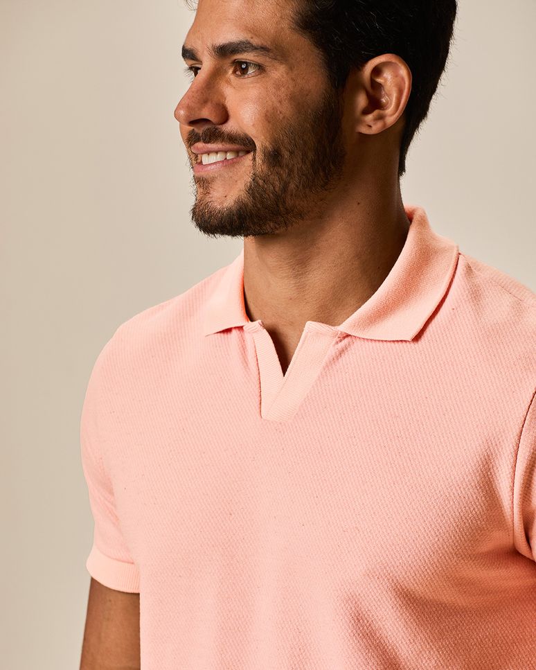 Camisa Polo Masculina Gola V Etiqueta Decorativa Em Moletinho Texturizado