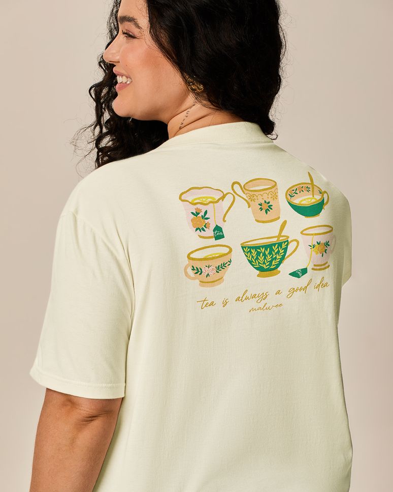 Camiseta Feminina Plus Size Estampa Chás Frente E Costas Em Algodão