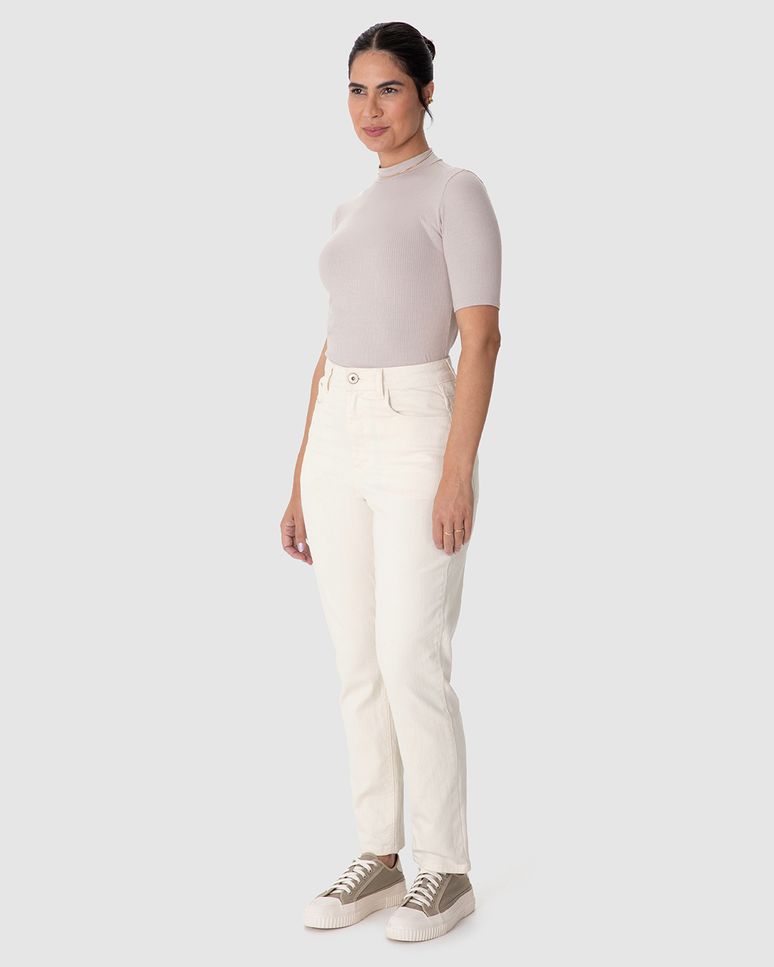 Calça Feminina Mom Cintura Alta Bolso Funcional Em Sarja Com Elastano