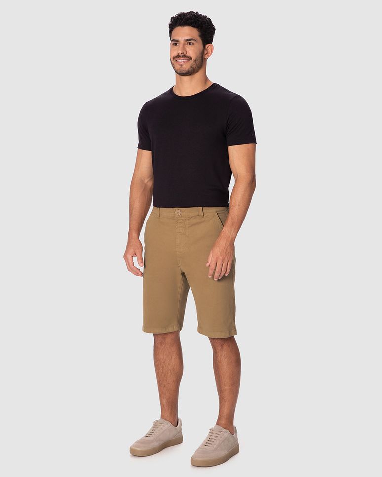 Bermuda Masculina Chino Cintura Média Bolso Funcional Em Sarja Stretch