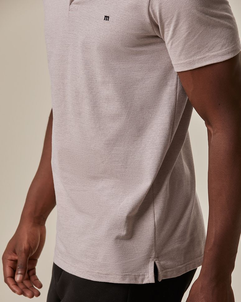 Camisa Polo Masculina Slim Bordado Abertura Lateral Em Malha Texturizada