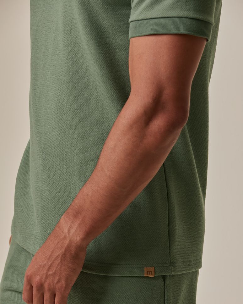 Camisa Polo Masculina Gola V Etiqueta Decorativa Em Moletinho Texturizado