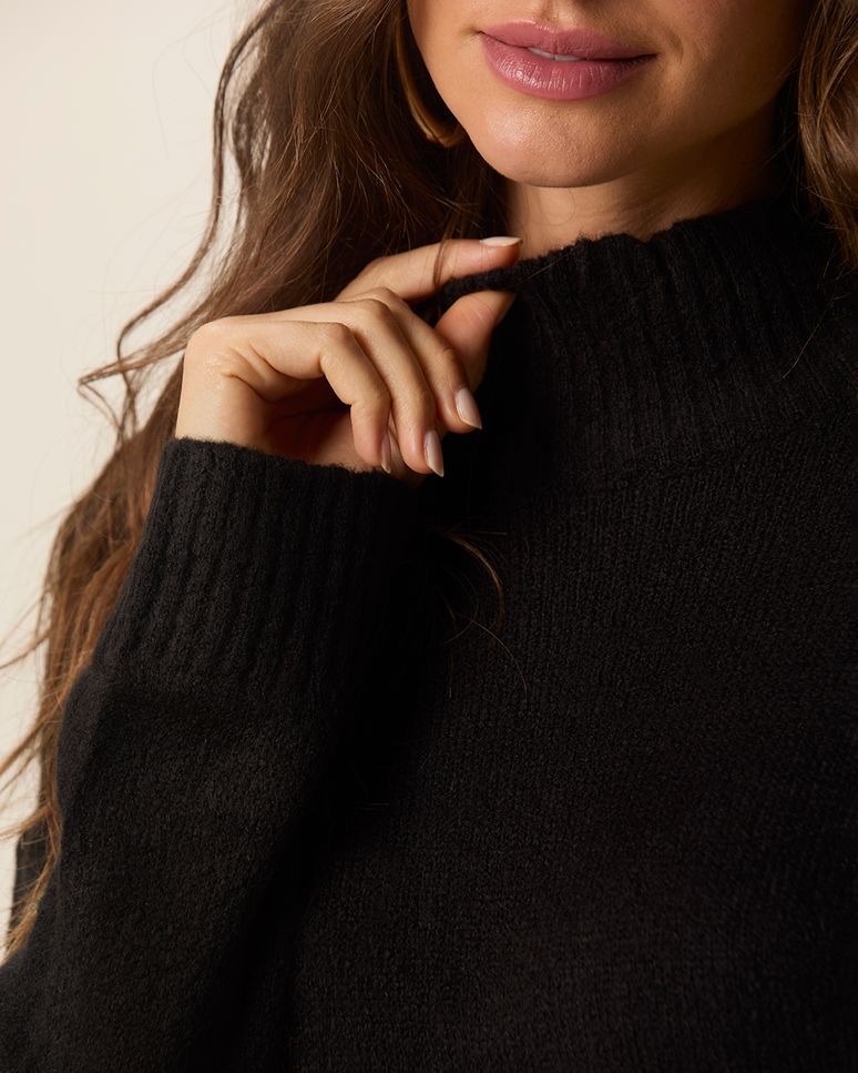 Suéter Feminino Oversized Gola Alta Manga Longa Em Tricô