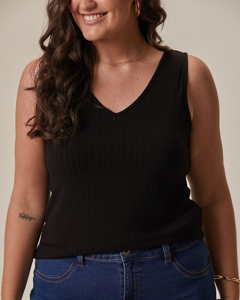 Regata Básica Feminina Plus Size Decote V Em Canelado De Viscose