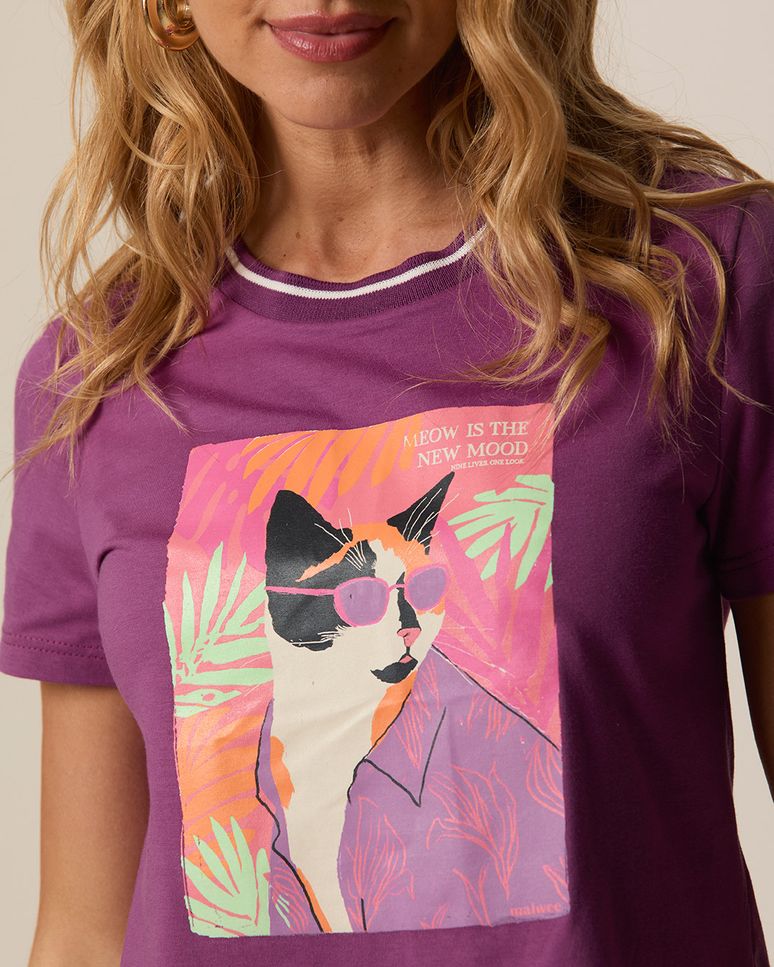 Camiseta Feminina Gola Retilínea Estampa Frontal Em Algodão