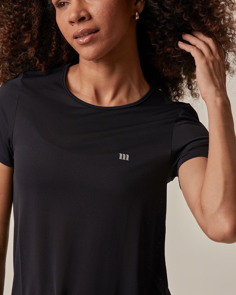 Blusa Esportiva Básica Feminina Decote Redondo Manga Curta Em Malha Dry Malwee Active