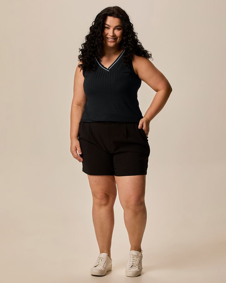 Regata Feminina Plus Size Decote V Retilínea Em Malha Viscose Canelada