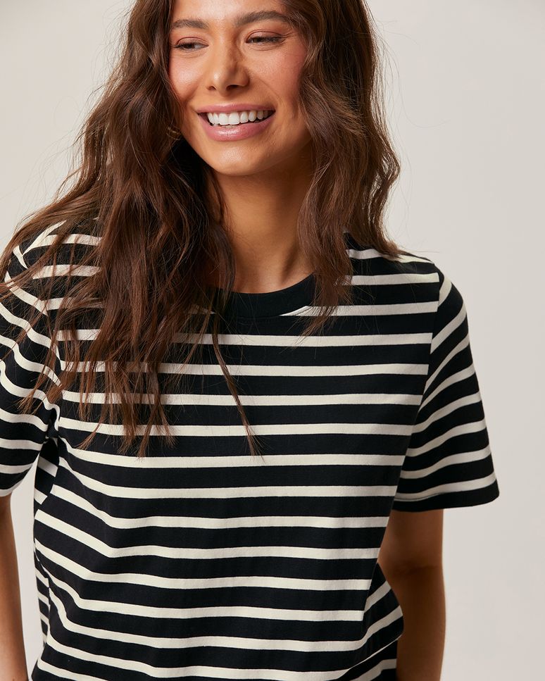 Camiseta Feminina Reta Manga Curta Em Malha Listrada