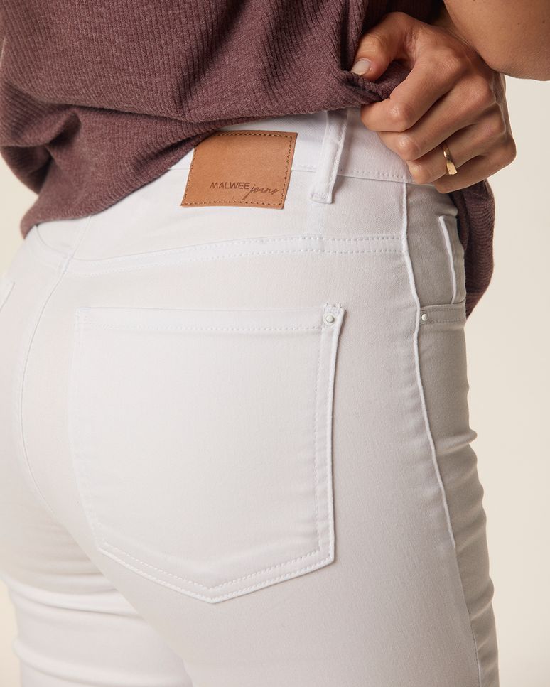 Calça Flare Feminina Bolso Funcional Em Sarja Com Elastano
