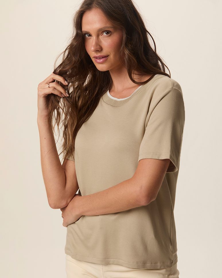 Blusa Básica Feminina Decote Retilínea Em Moletinho De Viscose