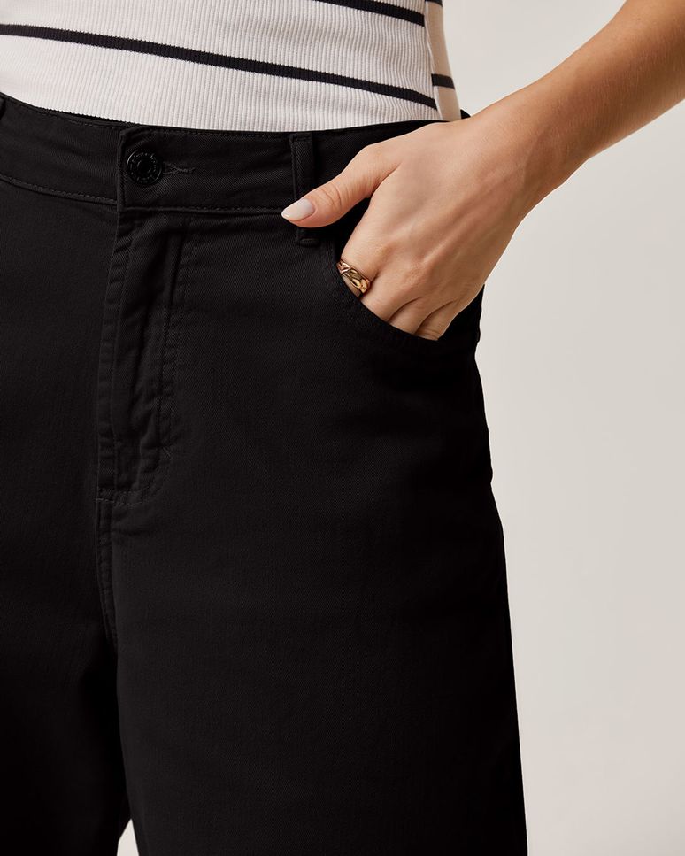 Calça Wide Leg Feminina Cintura Alta Em Sarja Com Elastano