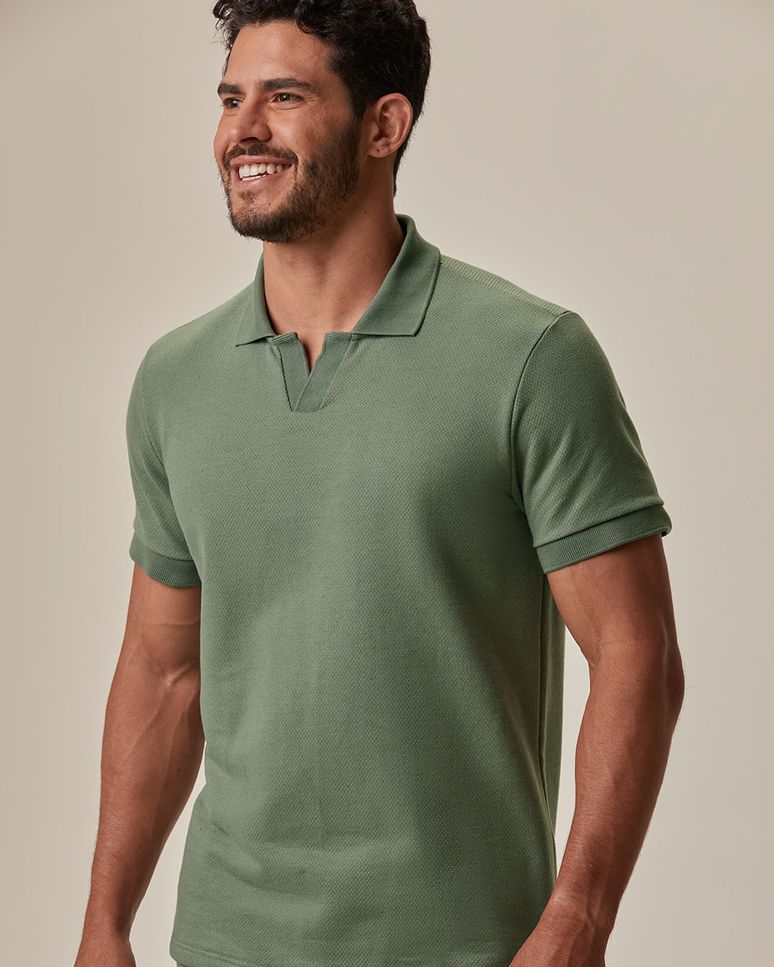 Camisa Polo Masculina Gola V Etiqueta Decorativa Em Moletinho Texturizado