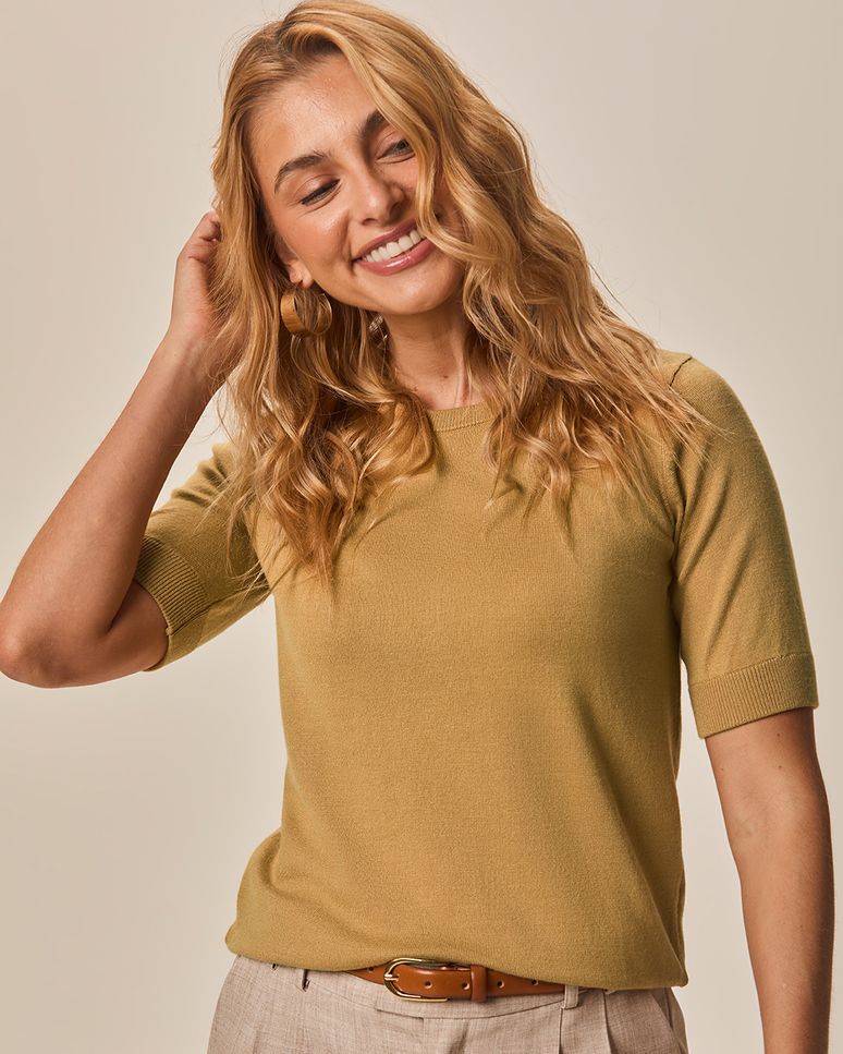 Blusa Básica Feminina Manga Curta Com Barra E Mangas Caneladas Em Tricô